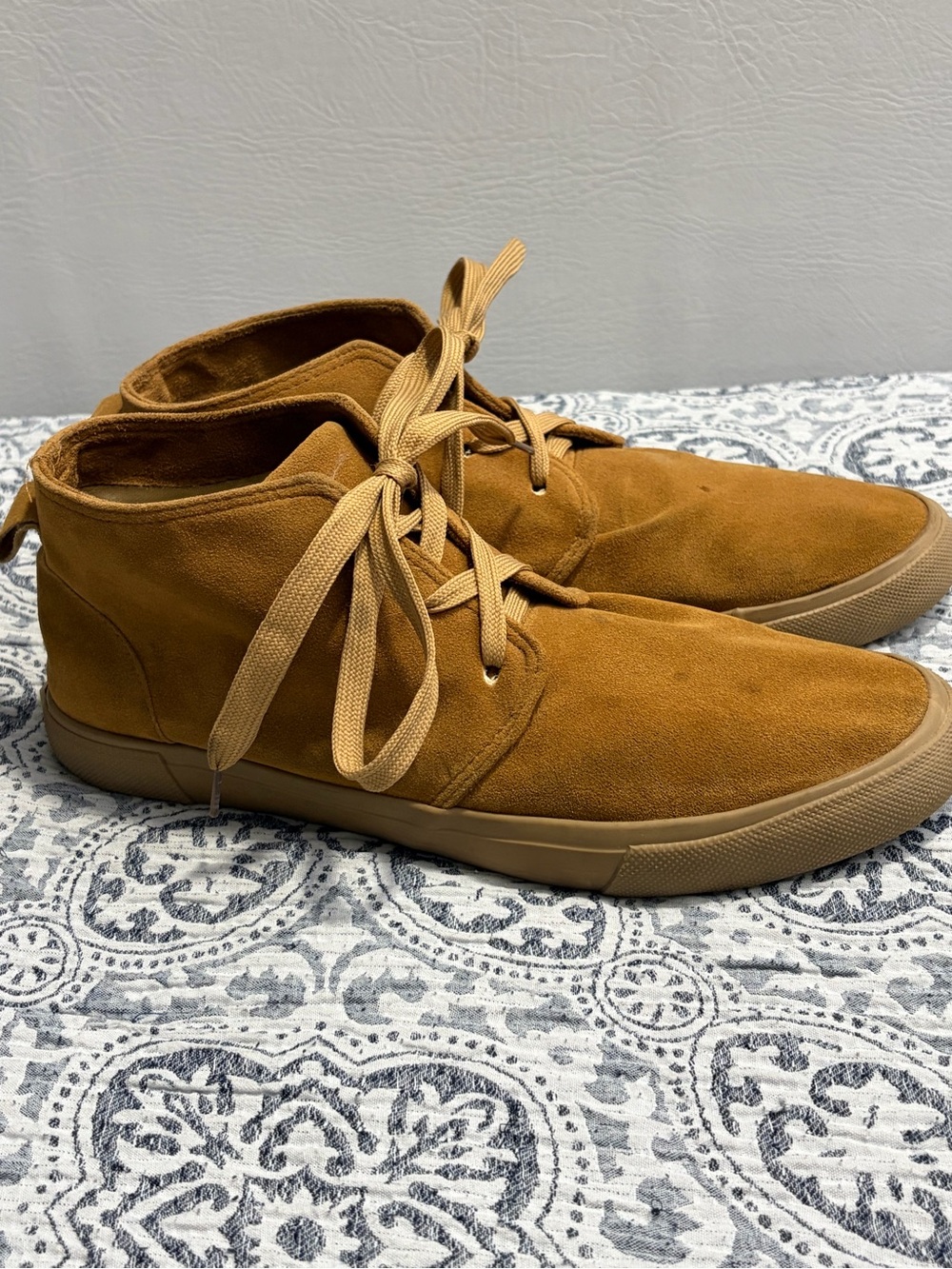 Men's Suede Chukka Boots in Camel Brown